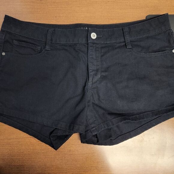 SO black denim shorts size 15. Measures approx 34 waist, 3 inseam and 10 rise. - Picture 1 of 5